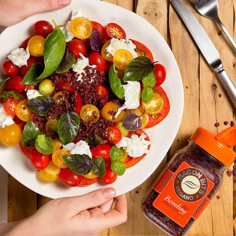 bacon-bits-bacon-vegano-salada-de-tomates-burrata.jpg